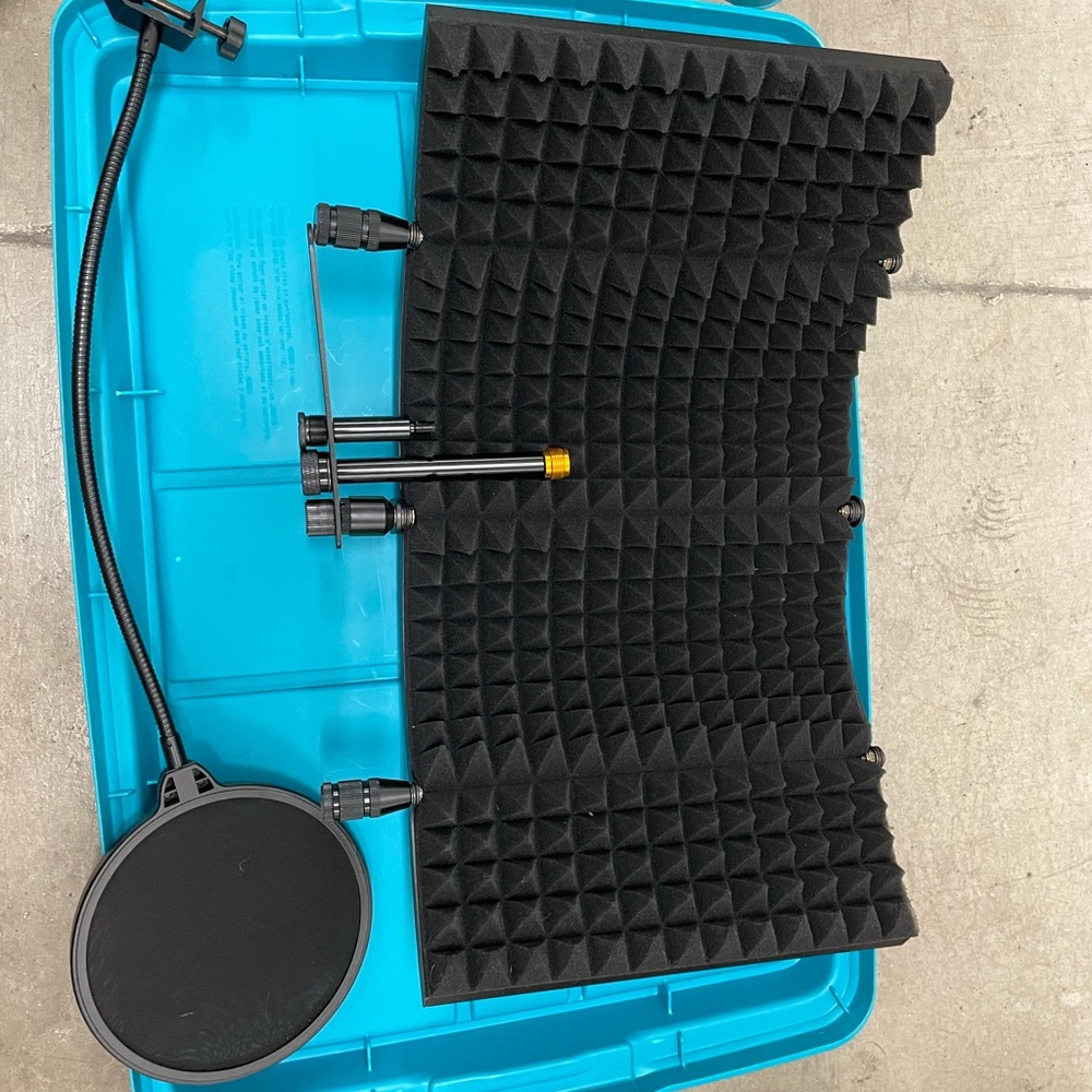 Aokeo Professional Studio Recording Microphone Isolation Shield and Pop Filter